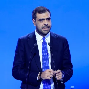 Μαρινάκης για Σαμαρά: Αντί να κάνει βίντεο για τη μαύρη επέτειο του δημοψηφίσματος, κάνει εναντίον της ΝΔ