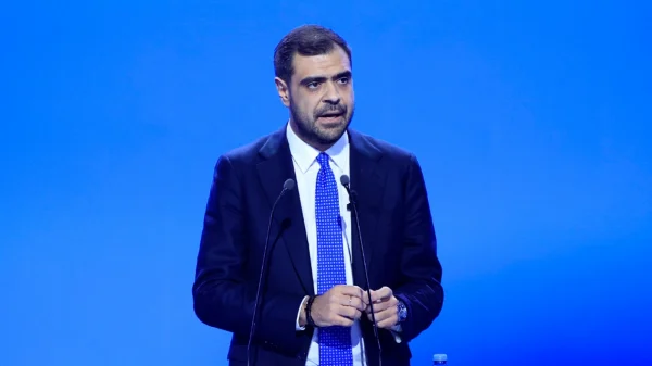 Μαρινάκης στο συνέδριο της ΝΔ: «Ο πυρσός είναι οι κοινές μας ιδέες, το “εμείς” και όχι το “εγώ”»
