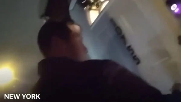 Σοκαριστικό βίντεο από έκρηξη σε σπίτι στη Νέα Υόρκη – Αστυνομικοί πετάγονται στον αέρα από το ωστικό κύμα