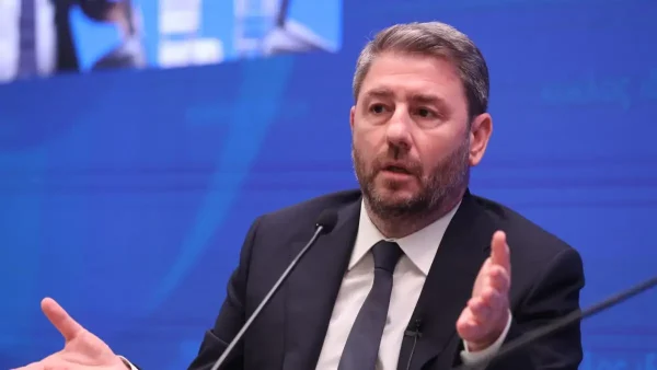 Ανδρουλάκης κατά Κακλαμάνη για τις υποκλοπές: «Α λα καρτ οι ευαισθησίες του για τις διαρροές από τον διάλογο με τον Δεμίρη»