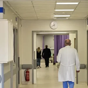 Εννέα κρούσματα σαλμονέλας και στην Αττική, είχαν φάει όλοι στο ίδιο μαγαζί