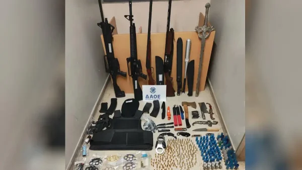Άνδρας στην Πάτρα ανέβαζε ένα ολόκληρο οπλοστάσιο σε φωτογραφίες και βίντεο στα social media και συνελήφθη
