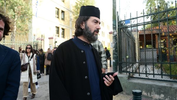 Κεκλεισμένων των θυρών η δίκη του πατρός Αντωνίου για τις καταγγελίες περί ασέλγειας ανηλίκων