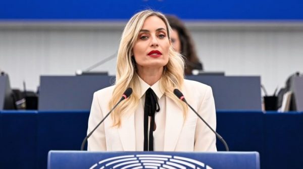 Ελεονώρα Μελέτη: «Είμαστε όλοι εν δυνάμει φροντιστές!»