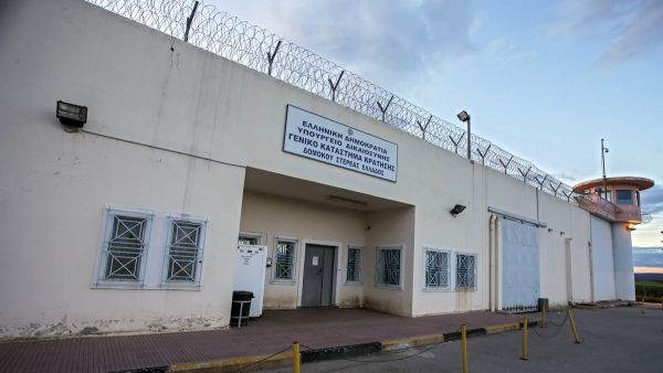 Δομοκός: Αιματηρό επεισόδιο στις φυλακές - Του επιτέθηκε με αυτοσχέδιο σουβλί