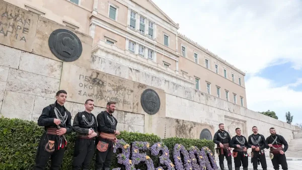 Γενοκτονία των Ποντίων: Πλήθος κόσμου στο κέντρο της Αθήνας στις εκδηλώσεις για τα 107 χρόνια