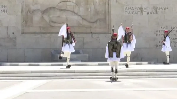 Τιμητική αλλαγή της Προεδρικής Φρουράς για τα 85 χρόνια από τη Μάχη της Κρήτης