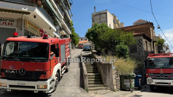 Λαμία: Κινητοποίηση της πυροσβεστικής για πυρκαγιά σε διαμέρισμα στο κέντρο της πόλης (ΒΙΝΤΕΟ-ΦΩΤΟ)