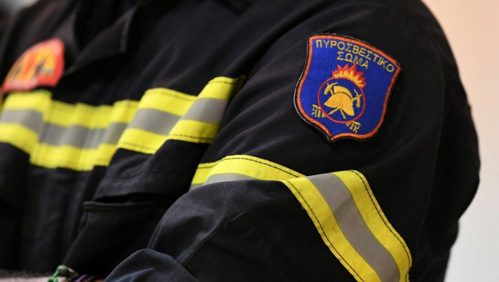 Νεκρός πυροσβέστης στη Ρόδο ενώ προσπαθούσε να σώσει δύο αναρριχητές