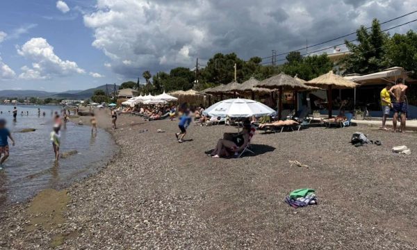 «Πλημμύρισαν» με κόσμο και οι παραλίες της Φθιώτιδας