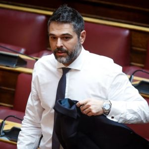 Επτά χρόνια υποσχέσεων, αποτέλεσμα μηδέν: Στη Βουλή η υποστελέχωση του Γ΄ Λιμενικού Τμήματος Σκάλας Αταλάντης και η εγκατάλειψη της Αρκίτσας
