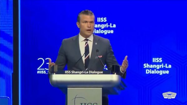 Κήρυγμα Χέγκσεθ στους Ευρωπαίους: Ανοίξατε διάπλατα τα σύνορά σας, αδειάσατε τους στρατούς σας, «νεκρό γράμμα» οι δαπάνες για την άμυνα