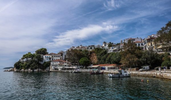 Στα νησιά με τη μεγαλύτερη πληθυσμιακή πίεση η Σκιάθος