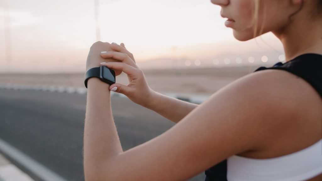 Wearable fitness trackers: μας κάνουν πιο υγιείς ή πιο αγχωμένους;