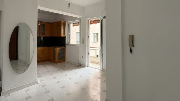 Ενοικιάζεται ανακαινισμένο διαμέρισμα στο κέντρο της πόλης
