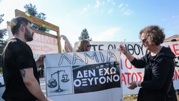Τέμπη: Ξεκίνησε η δίκη – Παρόντες οι 6 από τους 36 κατηγορούμενους, στην αίθουσα και συγγενείς των θυμάτων