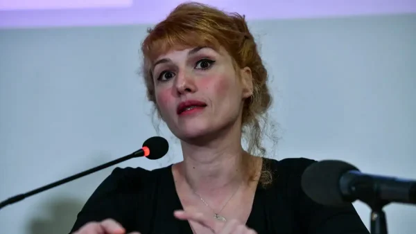 Κουφονικολάκου για τα περί αντιγραφής της Καρυστιανού: Αντιλαμβάνομαι τον πανικό λόγω ΕΛΑΣ, αλλά δεν απαντάω σε σχόλια που ρίχνουν το επίπεδο της πολιτικής αντιπαράθεσης