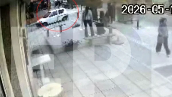 Δείτε βίντεο από την επίθεση 6 νεαρών σε 22χρονο στη Θεσσαλονίκη, τον έβρεξαν με νεροπίστολα και τον χτυπούσαν
