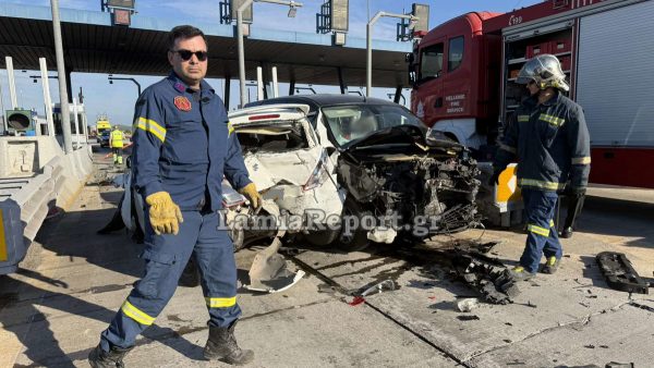 Σοβαρό τροχαίο στα διόδια της Θήβας - Σφοδρή σύγκρουση με τραυματίες (ΒΙΝΤΕΟ-ΦΩΤΟ)
