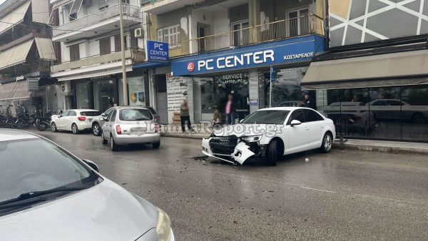 Λαμία: Τροχαίο με μια γυναίκα τραυματισμένη, μετά από σύγκρουση - ΦΩΤΟ