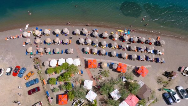 Ράχες: Ενοικιάζεται beach bar στον Φάρο