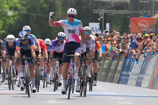 Θριαμβευτής του ΔΕΗ Tour of Hellas 2026 ο Τσέχος Βάτσλαβ Γέζεκ – Ο Δανός Μαντς Άντερσεν νικητής στο τελευταίο ετάπ από τον Πειραιά στο Σύνταγμα, τρίτος ο Νικηφόρος Αρβανίτου