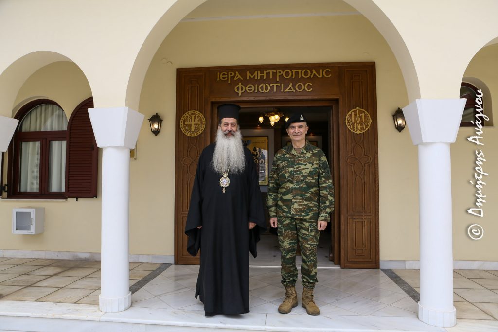 Ο Αρχηγός ΓΕΣ στην Ιερά Μητρόπολη Φθιώτιδας (ΦΩΤΟ)