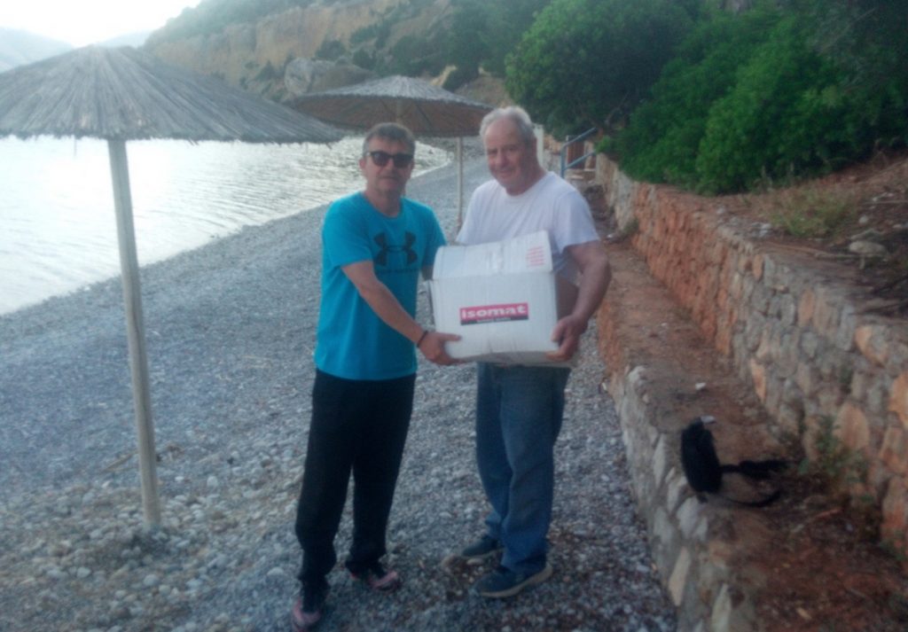 Τοποθετήθηκαν ομπρέλες στην παραλία του Αγίου Ισίδωρου Αντίκυρας