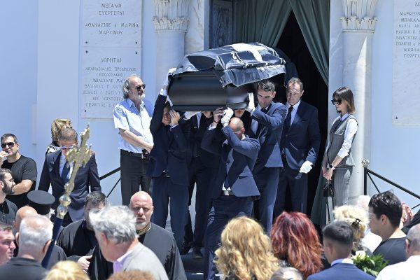 Το τελευταίο αντίο στον δημοσιογράφο Αντρέα Μαζαράκη, ποιοι έδωσαν το «παρών»