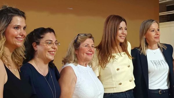 Η δασκάλα από τη Φθιώτιδα που έφερε την Ελληνική Λυρική Σκηνή στο Σχολείο