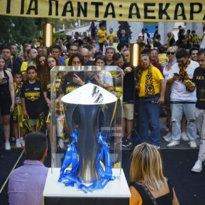 Σήμερα στην πλατεία Ελευθερίας στη Λαμία το τρόπαιο της Πρωταθλήτριας ΑΕΚ