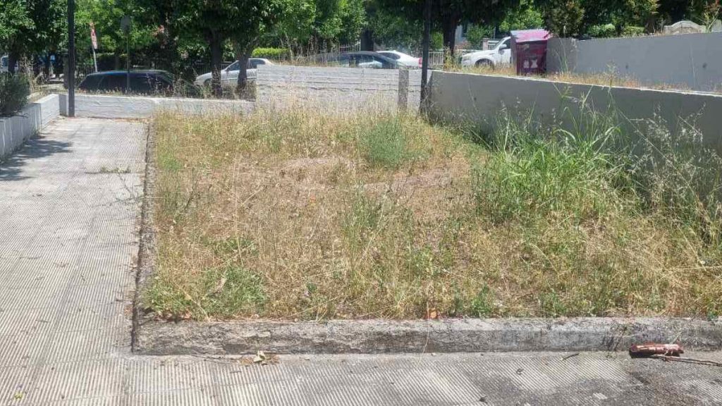 Παρέμβαση στην πλατεία Αιγίνης