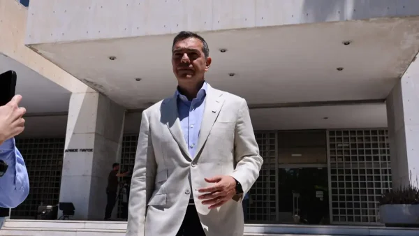 ΕΛΑΣ για πρόταση Δούκα περί συνεργασίας με το ΠΑΣΟΚ: «Δεν πέφτει καν στο τραπέζι»