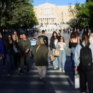 Τα επτά μέτρα άμεσης εφαρμογής για τη στήριξη των πολιτών -Από τα 150 ευρώ για κάθε παιδί έως τις 72 δόσεις