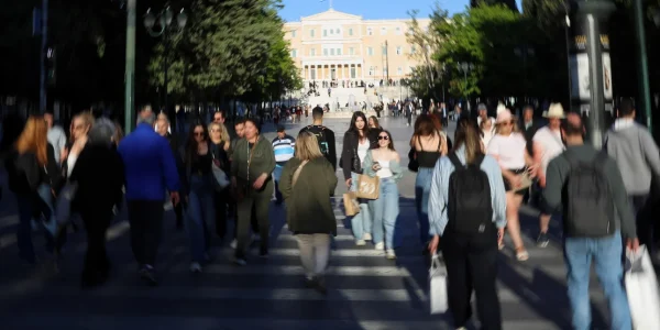 Τα επτά μέτρα άμεσης εφαρμογής για τη στήριξη των πολιτών -Από τα 150 ευρώ για κάθε παιδί έως τις 72 δόσεις