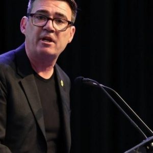 Άντι Μπέρναμ: Ποιος είναι ο 55χρονος «βασιλιάς του Βορρά», πιθανότερος διάδοχος του Στάρμερ - Πιο αριστερός, πώς τον οδήγησε στην παραίτηση