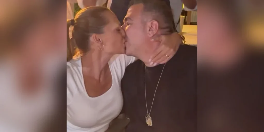 Ο Αντώνης Ρέμος γιόρτασε τα γενέθλιά του -Η Υβόννη Μπόσνιακ δημοσίευσε φωτογραφία τους πριν από 16 χρόνια