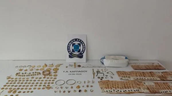 Κάρπαθος: Παρίσταναν τους λογιστές και έπειθαν τα θύματά τους να δώσουν χρήματα και κοσμήματα – 2 συλλήψεις