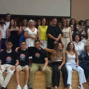 Μια συγκινητική βραδιά αποχαιρετισμού και ελπίδας στη Γιορτή Λήξης και Αποφοίτησης του ΓΕΛ Δομοκού