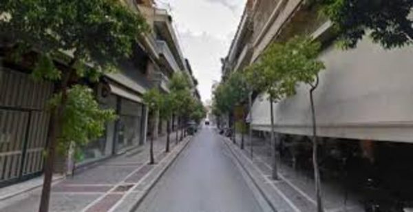 Παρεμβάσεις Πρασίνου: Κλάδεμα Υψηλών Δέντρων στην Οδό Διάκου