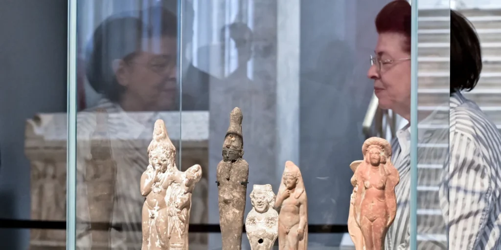 Επιστροφή έξι αιγυπτιακών αρχαιοτήτων - Μενδώνη: Πράξη σεβασμού στην πολιτιστική κληρονομιά και στο Διεθνές Δίκαιο (ΦΩΤΟ)