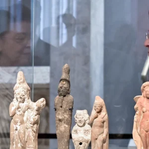 Επιστροφή έξι αιγυπτιακών αρχαιοτήτων - Μενδώνη: Πράξη σεβασμού στην πολιτιστική κληρονομιά και στο Διεθνές Δίκαιο (ΦΩΤΟ)