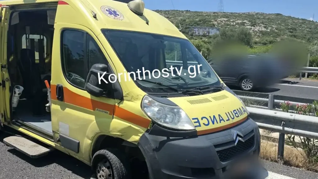 Καραμπόλα 4 αυτοκινήτων και ασθενοφόρου στην Ε.Ο Κορίνθου - Τριπόλεως, κοντά στα διόδια Σπαθοβουνίου, αναφορές για τραυματίες