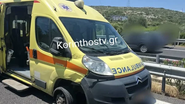 Καραμπόλα 4 αυτοκινήτων και ασθενοφόρου στην Ε.Ο Κορίνθου - Τριπόλεως, κοντά στα διόδια Σπαθοβουνίου, αναφορές για τραυματίες