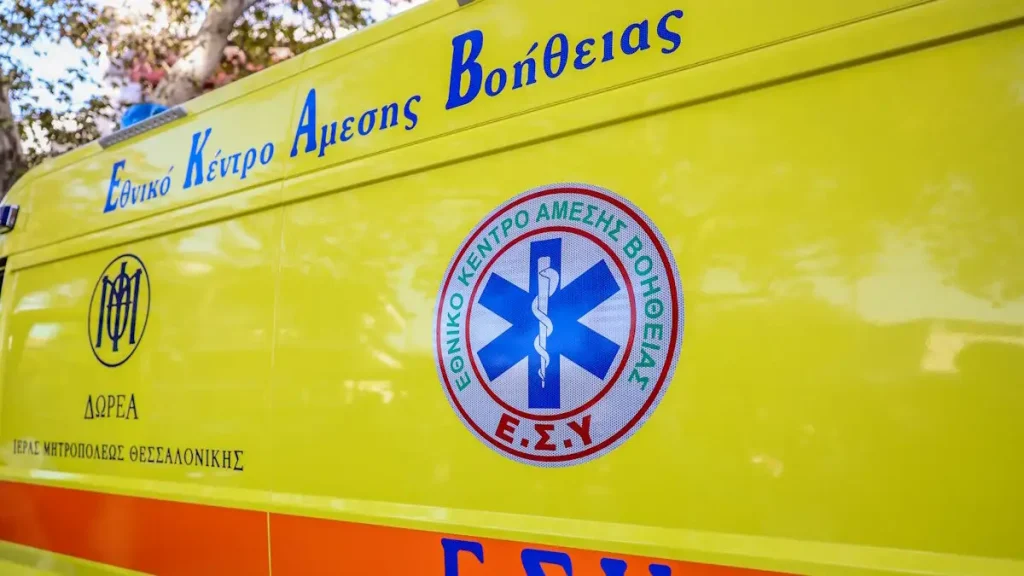 Απίστευτη καταγγελία στη Θάσο: Πλήρωμα του ΕΚΑΒ πλήρωσε εισιτήριο σε φέριμποτ ενώ μετέφερε ασθενή