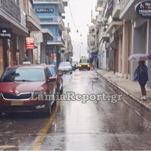 Λαμία: Ηλικιωμένος έπεσε στη μέση του δρόμου την ώρα που περπατούσε