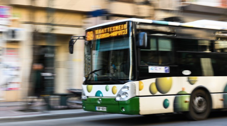 Πέραμα: Επιβάτης έβγαλε όπλο και απείλησε οδηγό λεωφορείου