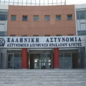 Ηράκλειο: Νεκρή στο Αστυνομικό Μέγαρο βρέθηκε η 34χρονη που πέταξε το νεογέννητο βρέφος της στα σκουπίδια