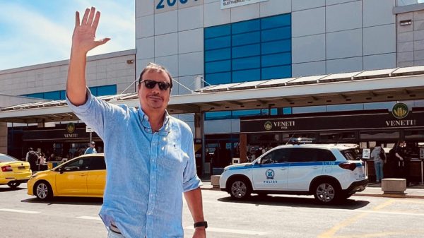 Ο Αταμάν αποχαιρέτησε τους Έλληνες στο Ελ. Βενιζέλος: Σας ευχαριστώ, είμαι περήφανος που συνέβαλα στη φιλία μεταξύ τουρκικού και ελληνικού λαού