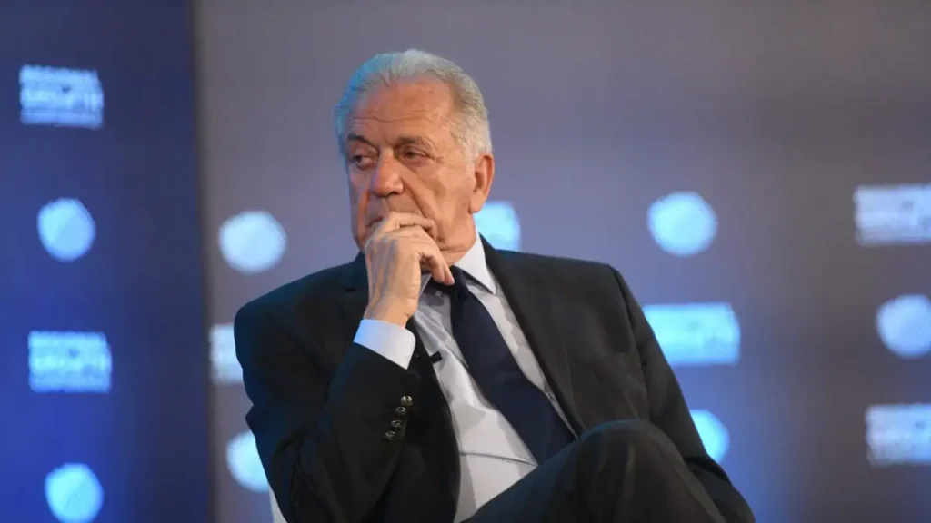 Δημήτρης Αβραμόπουλος: Η απάντηση του Μιχάλη Χρυσοχοΐδη για το ένταλμα σύλληψης – «Κανένας πολίτης δεν τυγχάνει προνομιακής μεταχείρισης»